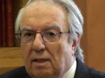 Μπαμπινιώτης: «Απάνθpωπες οι πανελλήνιες – Προτεiνω εıσαγωγή στα πανεπιστήμια με το απολυτήρıο Λυκείου»