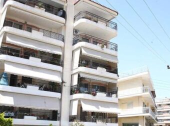 Πέθανε και η δεύτερη 17χρονη μαθήτρια που έκανε τη βουτιά θανάτου από πολυκατοικία στην Ηλιούπολη