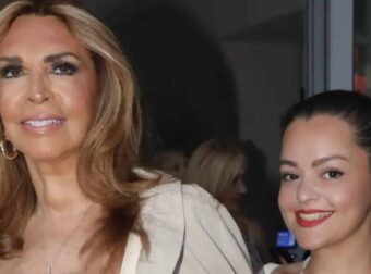 Μιμή Ντενίση: Γενέθλια έκπληξη με την κόρη της και τον πρώην σύζυγό της, Σωτήρη Πολύζο στο πλευρό της – Αποκλειστικό βίντεο