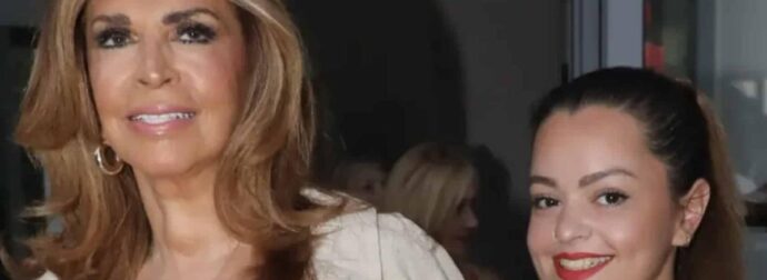Μιμή Ντενίση: Γενέθλια έκπληξη με την κόρη της και τον πρώην σύζυγό της, Σωτήρη Πολύζο στο πλευρό της – Αποκλειστικό βίντεο