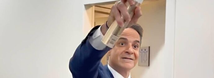 Βίντεο Μητσοτάκη από το συνέδριο της ΝΔ – Η λακ στον γιο του Κωνσταντίνο