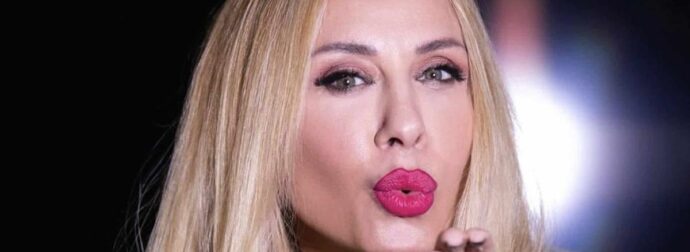 Κρίσιμα εικοσιτετράωρα για τη Γωγώ Μαστροκώστα – Η νέα υποτροπή και η δύναμη μιας γυναίκας που δεν τα παράτησε ποτέ