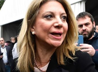 Θεσσαλονίκη: Στήνουν γιγαντοοθόνες για την Καρυστιανού – Παρουσιαστής ο Αυγερινός, συμπαρουσιάστρια «έκπληξη»
