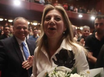 Αποθέωσαν την Καρυστιανού στην παρουσίαση του νέου κόμματός της