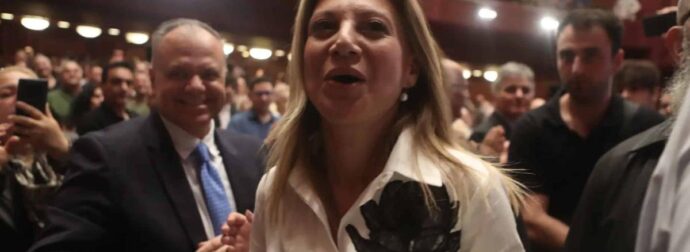 Αποθέωσαν την Καρυστιανού στην παρουσίαση του νέου κόμματός της