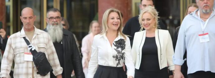 Οι 4 σωματοφύλακες της Μαρίας Καρυστιανού και οι εικόνες που παρέπεμπαν σε άλλη εποχή