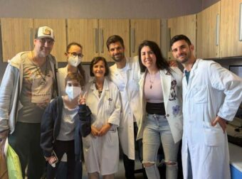 «Ήμασταν 8 μήνες σε ένα δωμάτιο νοσοκομείου, ήταν μία κόλαση» – Η περιπέτεια της 12χρονης Κατερίνας που γύρισε νικήτρια μετά από μεταμόσχευση στην Ιταλία