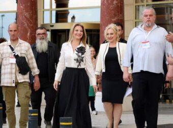 Μαρία Καρυστιανού: Ποιοι έδωσαν το παρών στη Θεσσαλονίκη – Ποια η ξανθιά δίπλα της