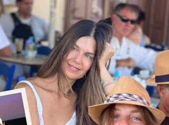 Ποια είναι η Κατερίνα Μουτσάτσου: Από την υποκριτική και την Αμερική, στο κόμμα της Μαρίας Καρυστιανού