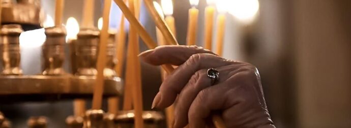 Ομόνοια: Έπιασε από τον λαιμό πιστό μέσα σε εκκλησία και του άρπαξε το τσαντάκι – Αντιστάθηκε κατά τη σύλληψή του
