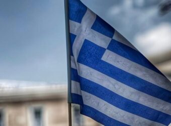 Η Ελλάδα γερνάει και ερημοποιείται – Τι αποκαλύπτουν τα δημογραφικά στοιχεία για τον πληθυσμό