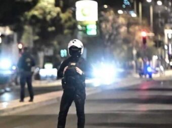 Σοκ στη Συγγρού – Νεαροί χτύπησαν με αυτοκίνητο τpανς