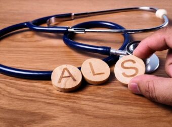 ALS: Ποιοι προσβάλλονται, τα πρώτα σημάδια της νόσου του κινητικού νευρώνα και πώς εξελίσσεται
