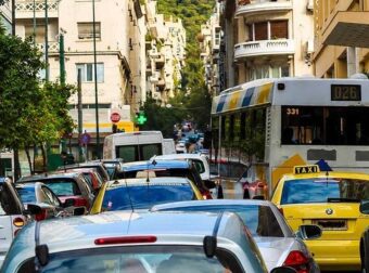 Σε αυτή τη γειτονιά της Αθήνας δεν υπάρχει θέση πάρκινγκ ούτε καν για να τη νοικιάσεις