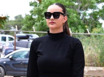 Συγκίνησε η Βικτώρια Δελλά, η οποία με δάκρυα στα μάτια αποχαιρέτησε τη μητέρα της, Γωγώ Μαστροκώστα