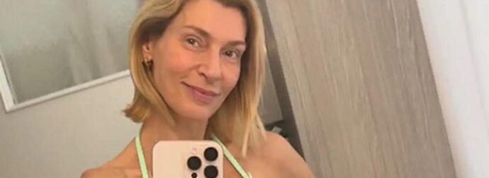 Βάζει κάτω χιλιάδες 20άρες: Η Ζέτα Δούκα με μαγιό αποδεικνύει ότι η ηλικία είναι απλώς ένας αριθμός