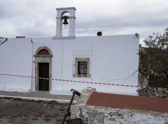 Σεισμοί στην Εύβοια: Διακόπηκε από τα Ρίχτερ βάπτιση, έπαθε ζημιές η εκκλησία – Κατέρρευσε εγκαταλελειμμένο κτίριο