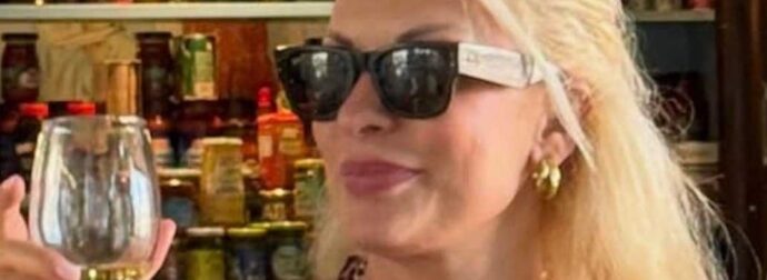 Σαν σταρ του Χόλιγουντ: H Ελένη Μενεγάκη με λεοπαρδαλέ σύνολο και σαγιονάρα για κρασί πιο κούκλα από ποτέ
