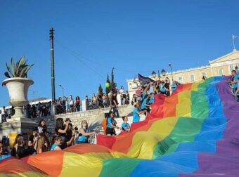 Πληθαίνουν οι αντιδράσεις για την άρνηση της ΣΤΑΣΥ να μπουν αφίσες για το Athens Pride στο Μετρό