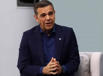 Τσίπρας: «Δεν πήγα στο Columbia, έμαθα αγγλικά σε φροντιστήριο, γι’ αυτό δεν έχω καλή προφορά»