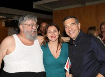 Ο Αλέξης Τσίπρας και η Μπέττυ Μπαζιάνα στην παράσταση του Σταμάτη Κραουνάκη στο Ηρώδειο