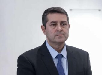 Ο Γιώργος Μυλωνάκης επέστρεψε σπίτι του – Πήρε εξιτήριο από το κέντρο αποκατάστασης μετά το εγκεφαλικό επεισόδιο