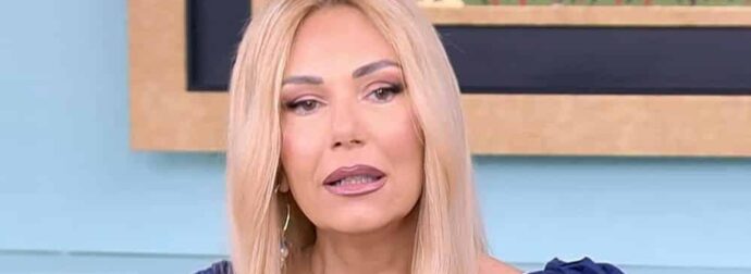 Επέστρεψε η Τίνα Μεσσαροπούλου στο Happy Day – Τι είπε για την υγεία του συζύγου της, Γιώργου Μυλωνάκη, μετά τη ρήξη ανευρύσματος