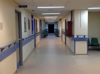 Πήγε σε ψυχολόγο και της επιτέθηκε – Τη χτύπησε και της τράβηξε τα μαλλιά