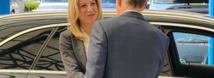 Ο Θανάσης Αυγερινός αποκάλυψε σε ποιον ανήκει το θηριώδες μαύρο τζιπ με το οποίο μετακινείται η Καρυστιανού