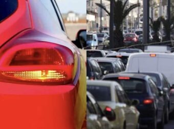 Τι αλλάζει από την Τετάρτη στα πίσω φώτα των αυτοκινήτων