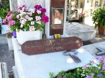 Ιεροσυλία! Άνοιξαν τον τάφο της Βουγιουκλάκη 30 χρόνια μετά τον θάνατο της – Σοκαριστική εικόνα