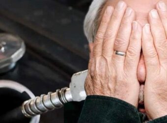 Σοκαριστικό περιστατικό στη Βούλα: Υπάλληλος βενζινάδικου περιέλουσε με πετρέλαιο 92χρονο – Ο αδιανόητος λόγος
