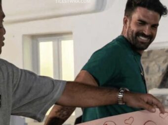 Δημήτρης Αλεξάνδρου: Η αντίδρασή του όταν του έδωσαν πανό με το μήνυμα «Ρία, θα με παντρευτείς;» στη συναυλία της Ελληνίδου στη Μύκονο