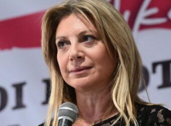 Μαρία Καρυστιανού: Ζητά την παραίτηση Μητσοτάκη για τις πυρκαγιές