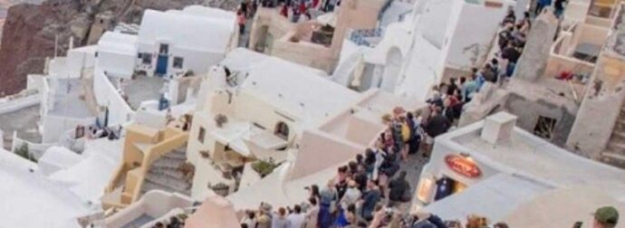Έρχονται τουρίστες με το τσουβάλι και δεν ξοδεύουν… μία: Το νησί που ενώ έχει περισσότερο κόσμο από ποτέ, αλλά εστίαση και εμπόριο «κλαίνε»