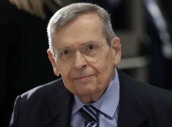 Πέθανε ο πρώην υπουργός Στέφανος Μάνος σε ηλικία 87 ετών