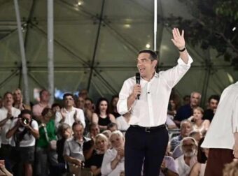 Η ΕΛΑΣ στους… κινηματογράφους: Σε ντοκιμαντέρ τριών επεισοδίων η γέννηση του κόμματος – Τι ετοιμάζει ο Τσίπρας