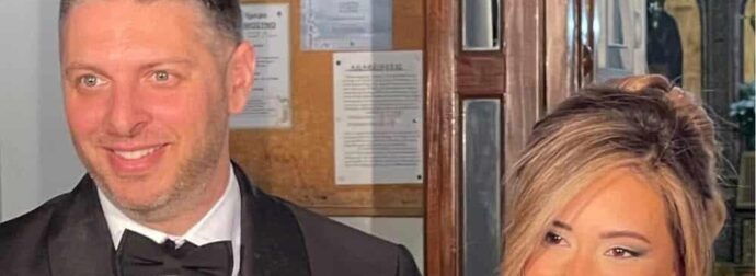 Παντρεύτηκε ο δημοσιογράφος Βασίλης Τσεκούρας – Το εντυπωσιακό νυφικό που έκλεψε την παράσταση
