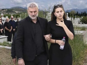 Έγινε το μνημόσυνο για τα τρίμηνα της Γωγώς: Η υπόσχεση που έδωσε η Βικτώρια πάνω από το μνήμα της μητέρας της