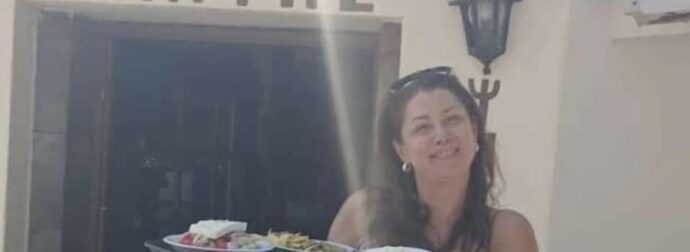  Κλέλια Ρένεση: Σέρβιρε φαγητά σε ταβέρνα στα Γρεβενά – «Εδώ σε εμάς όλοι βοηθάνε»