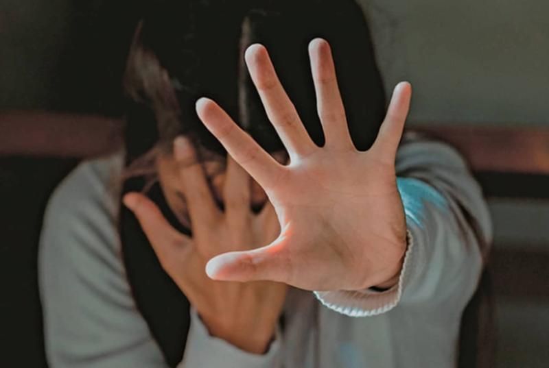 Φρίκη: Παντρεύτηκε 15χρονη βάσει της σαρία και τη βίαζε μαζί με άλλους 18 άνδρες
