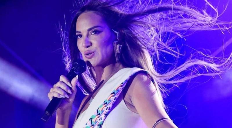 Χωρίς προσέλευση η συναυλία της Ρίας Ελληνίδου στην Σαλαμίνα – Άδειος ο χώρος που τραγουδούσε