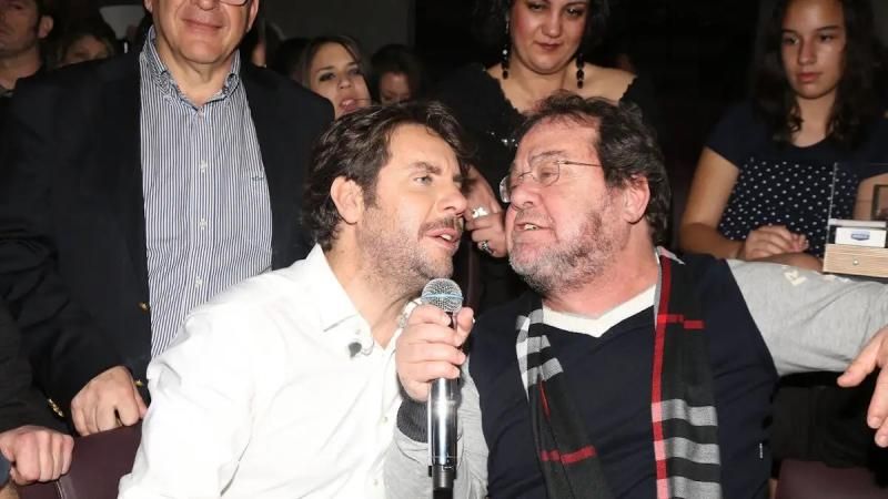 Ο Γιάννης Πάριος τίμησε τον Γιώργο Μαζωνάκη ερμηνεύοντας το «Ποτέ Ποτέ» - «Ένα υπέροχο τίμιο παιδί»