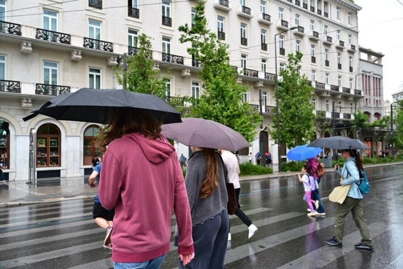 Κακοκαιρία: «Πορτοκαλί» συναγερμός για 4 περιοχές – Σε κλοιό καταιγίδων η Αττική
