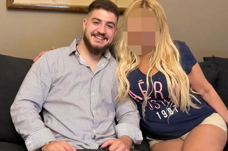 Ελληνίδα τραγουδίστρια πόζαρε με τον 22χρονο γιο της