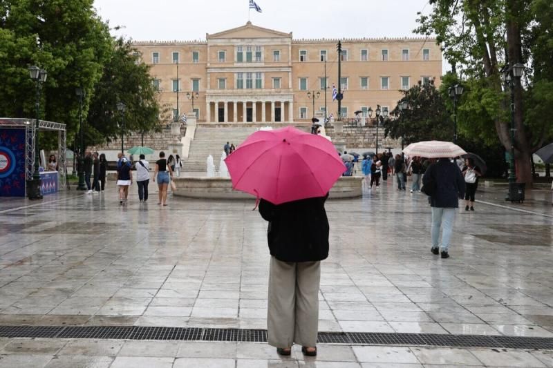 Κακοκαιρία εξπρές από Παρασκευή: «Καμπανάκι» Μαρουσάκη για πολύ νερό – Πότε φτάνει στην Αττική