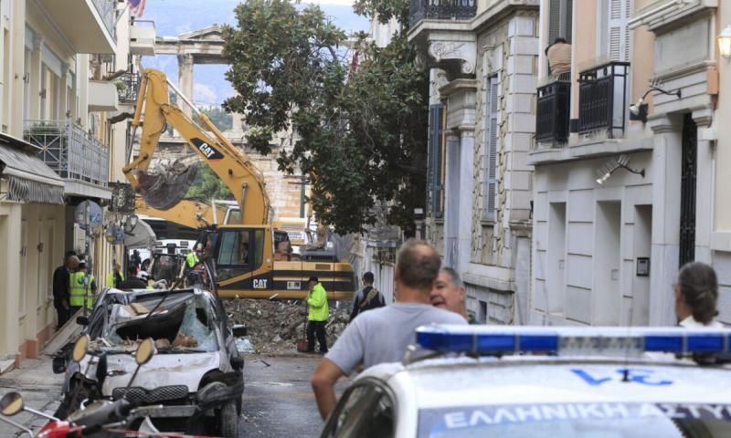 ΣΟΚ στην Πλάκα: Η λάμπα του μπάνιου στον δεύτερο όροφο πίσω από την τραγωδία με τους έξι νεκρούς;